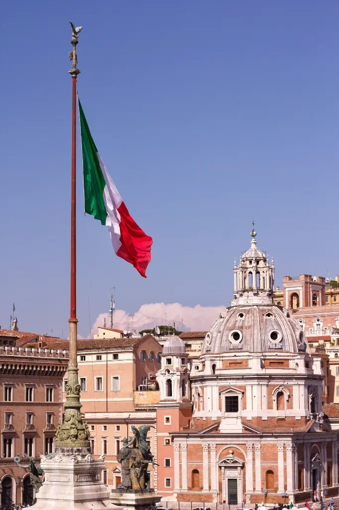 unsplash_pumzUeUBsf0_italian flag.webp.jpg.jpg