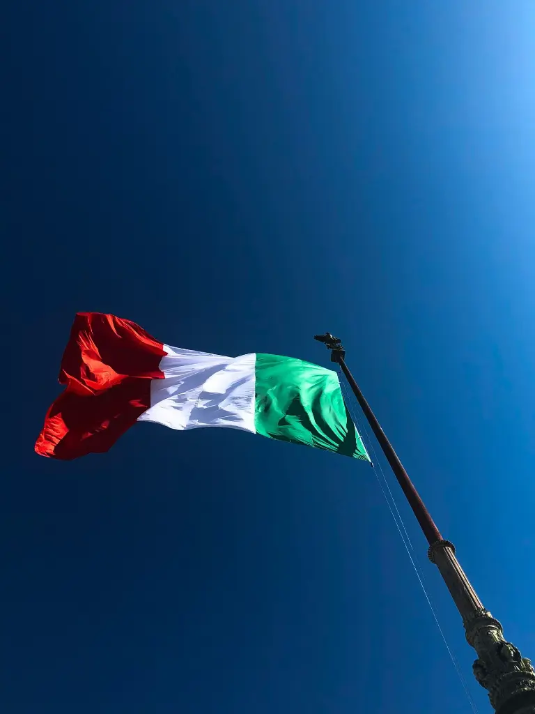 unsplash_E3YXPcOkhHU_italian flag.webp.jpg.jpg.jpg.jpg.jpg