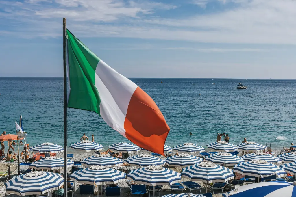 unsplash_CNkLH4IlwNY_italian flag.webp.jpg.jpg.jpg.jpg.jpg.jpg