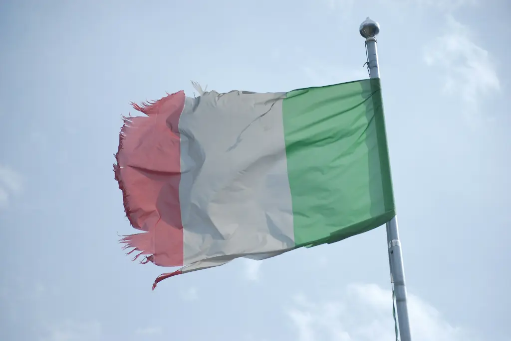unsplash_hP5g125iLIA_italian flag.webp.jpg.jpg.jpg.jpg.jpg.jpg.jpg.jpg.jpg