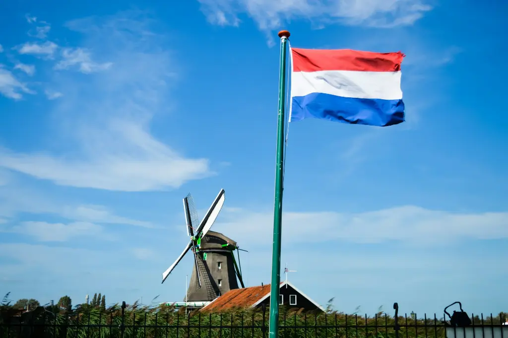 unsplash_8FantyH9JJI_netherlands flag.webp.jpg