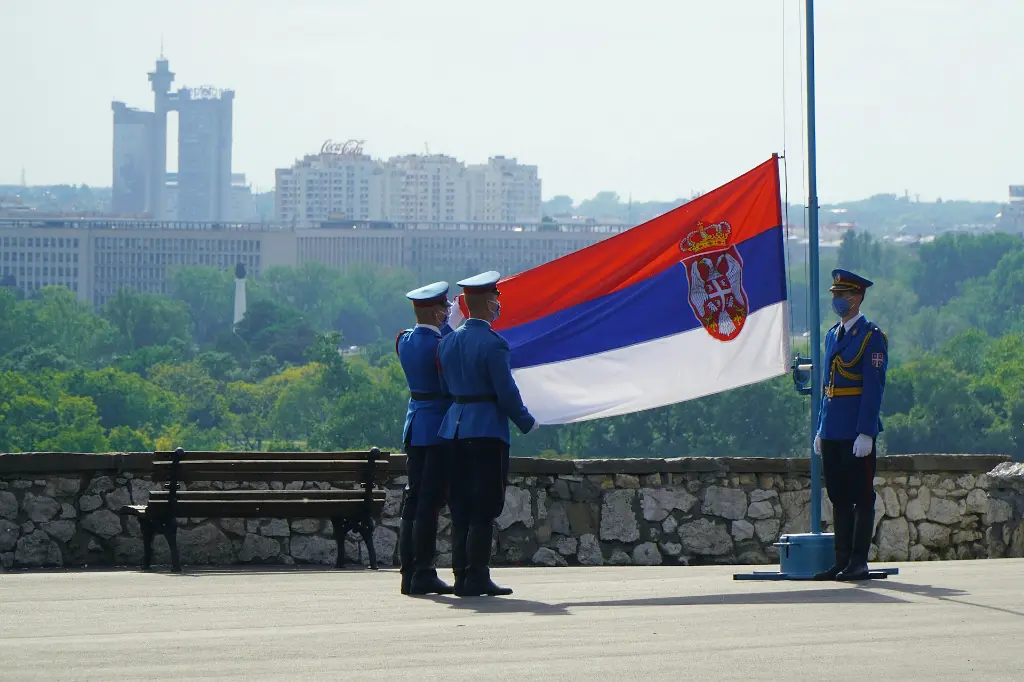 unsplash_QRErbmbrfNo_serbian flag.webp