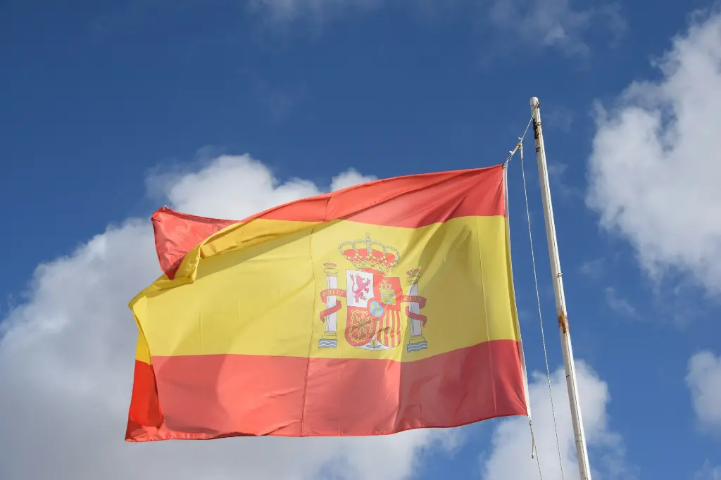 unsplash_BAsNd4RfCYo_spain flag.webp