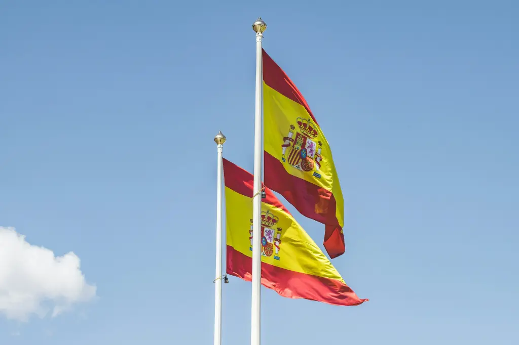 unsplash_vgzge84ZyTc_spain flag.webp.jpg